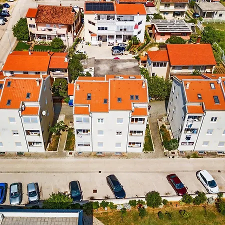 Duplex In Peaceful Area - דירה