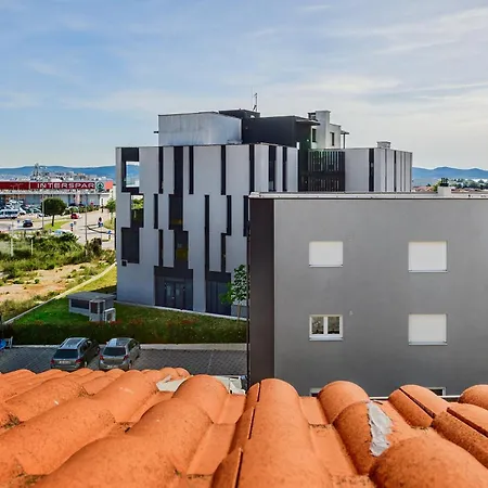 Duplex In Peaceful Area - דירה *