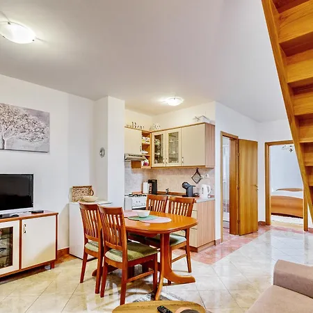 Duplex In Peaceful Area - Апартаменти Задар
