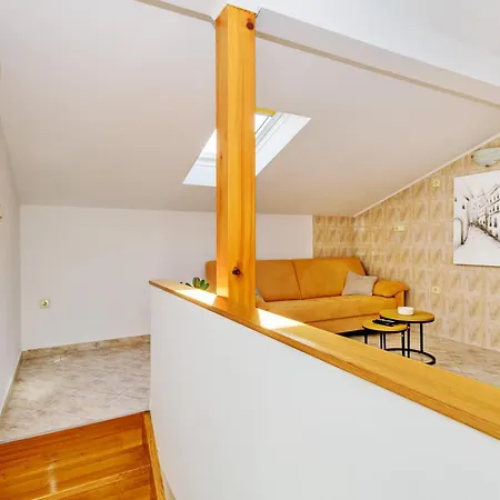 Duplex In Peaceful Area - * Задар