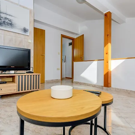 Duplex In Peaceful Area - Apartamento Zadar