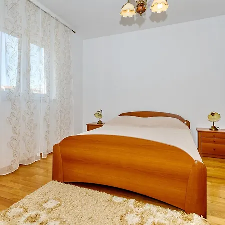 Duplex In Peaceful Area - Задар