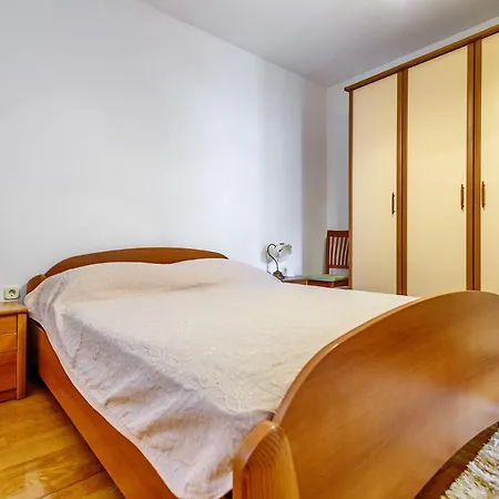 Duplex In Peaceful Area - Апартаменти