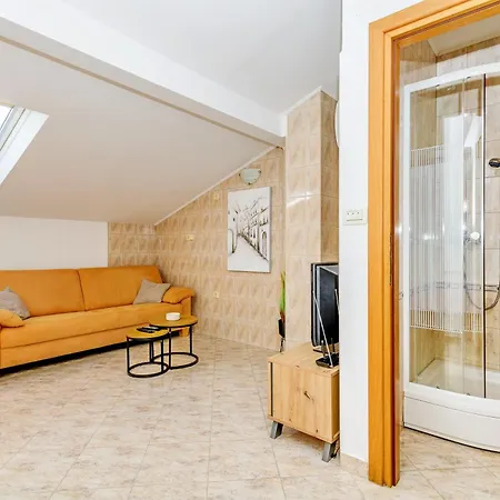 Duplex In Peaceful Area - Apartament *