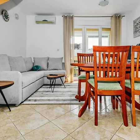 Duplex In Peaceful Area - Задар
