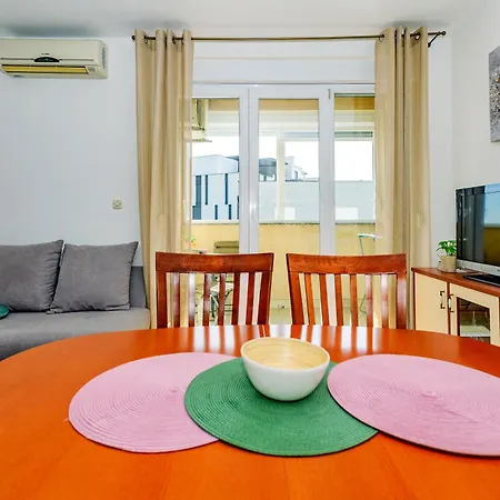 Апартаменти Duplex In Peaceful Area - *