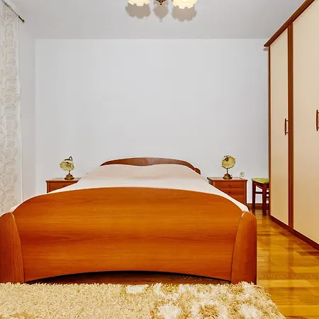Апартаменти Duplex In Peaceful Area - Задар
