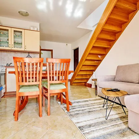 Апартаменти Duplex In Peaceful Area - Задар