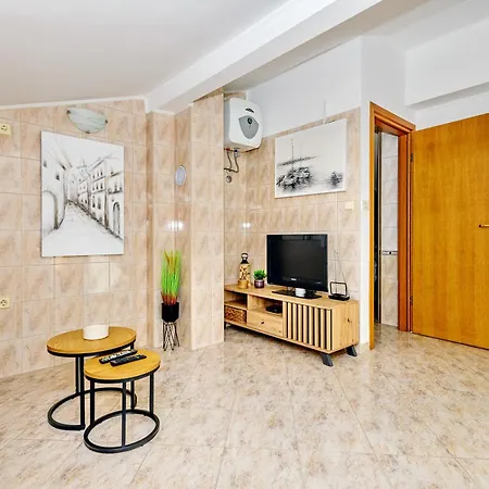 Апартаменти Duplex In Peaceful Area - Задар